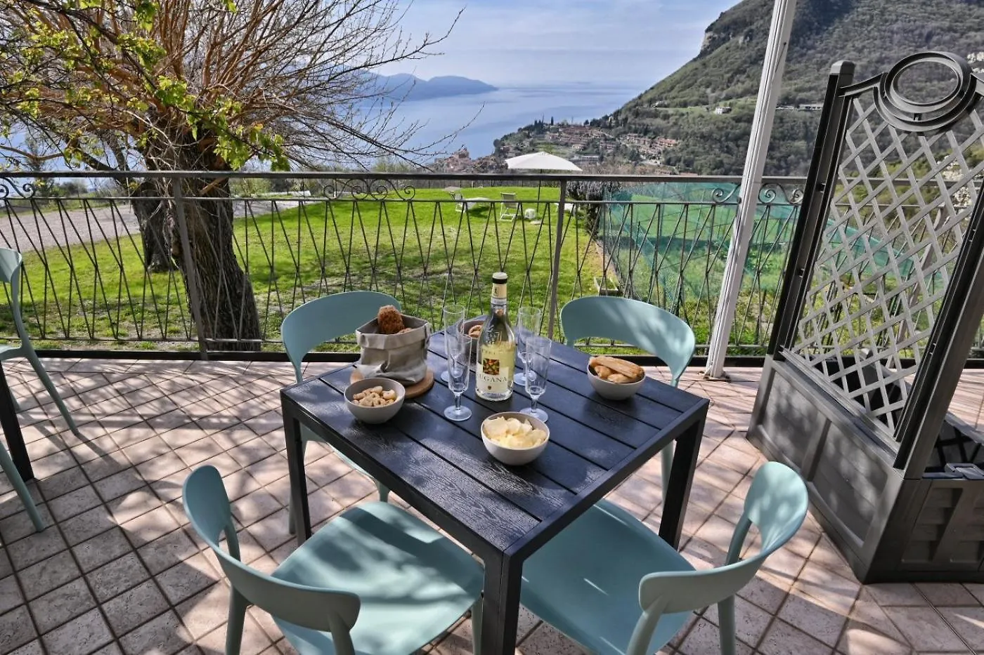 Appartamento Orizzonte - Theater Home تينيالي 0*,  إيطاليا